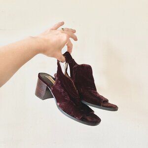 Chunky velvet heels in plum size 7
